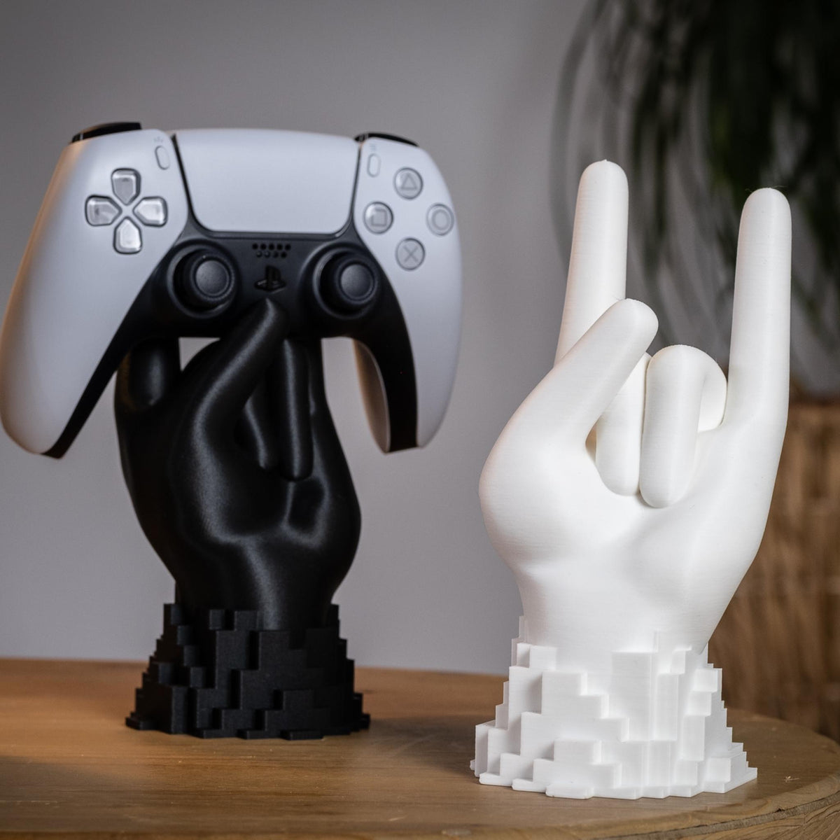 Hand Controller Stand – Stylish Display Holder for Gaming Controllers and Desk Organisation - ThreadaliciousUK