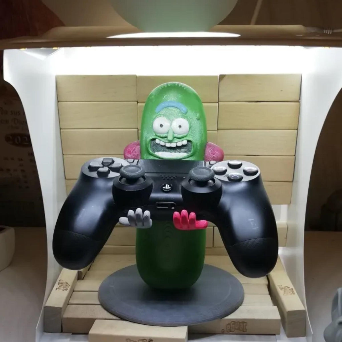 Pickle Character Controller Holder Stand | Funny Gamer Desk Decor | Gamepad Display Dock | Controller Storage Stand | Gift for Gamers - MoreMiniaturesStudio