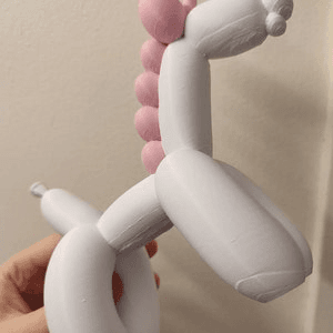 Balloon Unicorn Novelty Figure – White & Pink Sculpture
