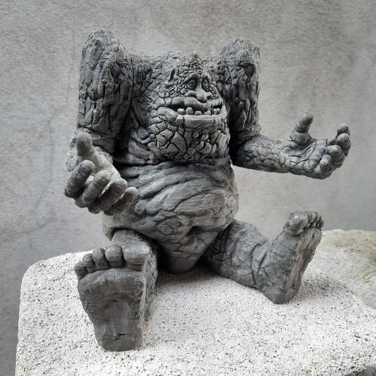 Rock Creature Sculpture – Detailed Fantasy Stone Guardian Display Figure for Shelf or Desk - ThreadaliciousUK