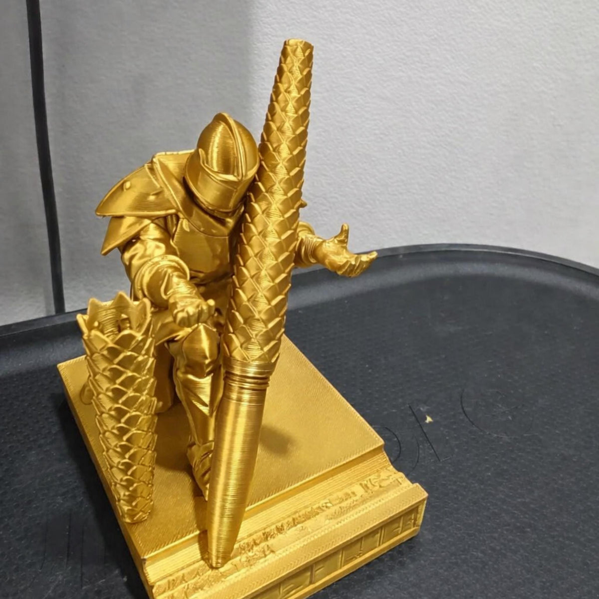Medieval Knight Pen Holder | Fantasy Desk Organiser & Armour Figurine, Unique Office Decor Gift - MoreMiniaturesStudio