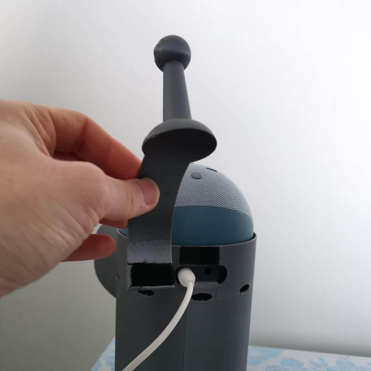 Bender Smart Speaker Holder • Robot-Inspired Echo Dot Stand • Futuristic Desk Decor • Character Speaker Display - MoreMiniaturesStudio