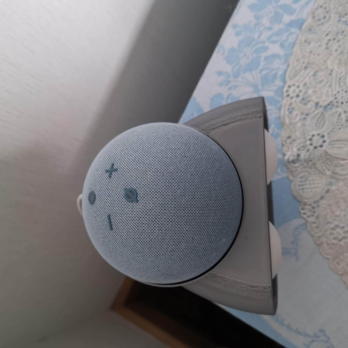 Bender Smart Speaker Holder • Robot-Inspired Echo Dot Stand • Futuristic Desk Decor • Character Speaker Display - MoreMiniaturesStudio