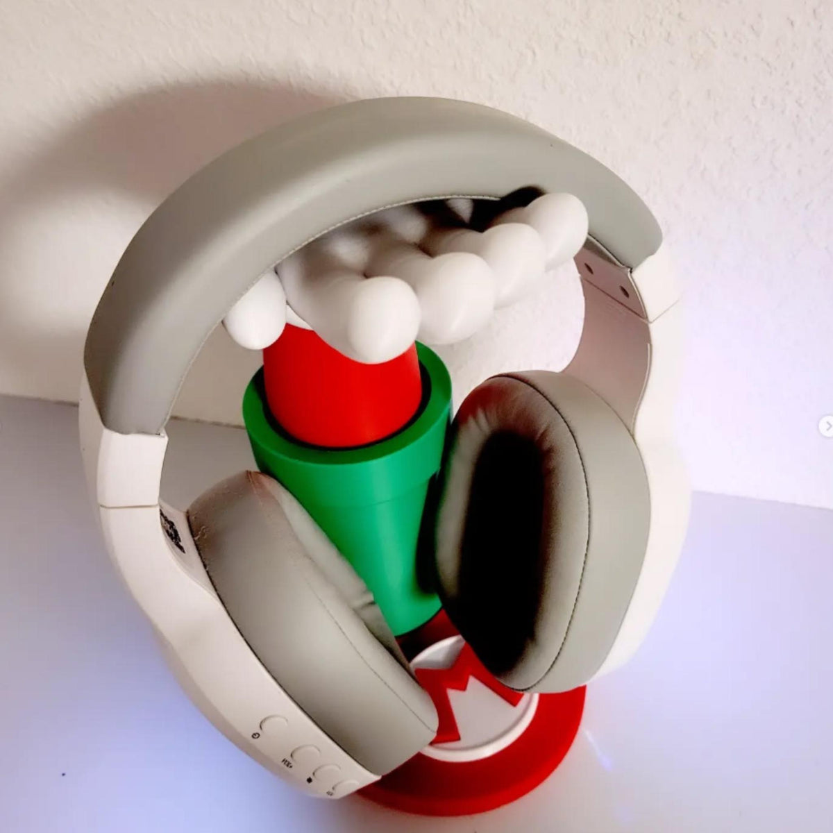 Retro Platform Hero Headset Stand | Gaming Desk Headphone Holder | Colourful Display Decor for Setups - MoreMiniaturesStudio