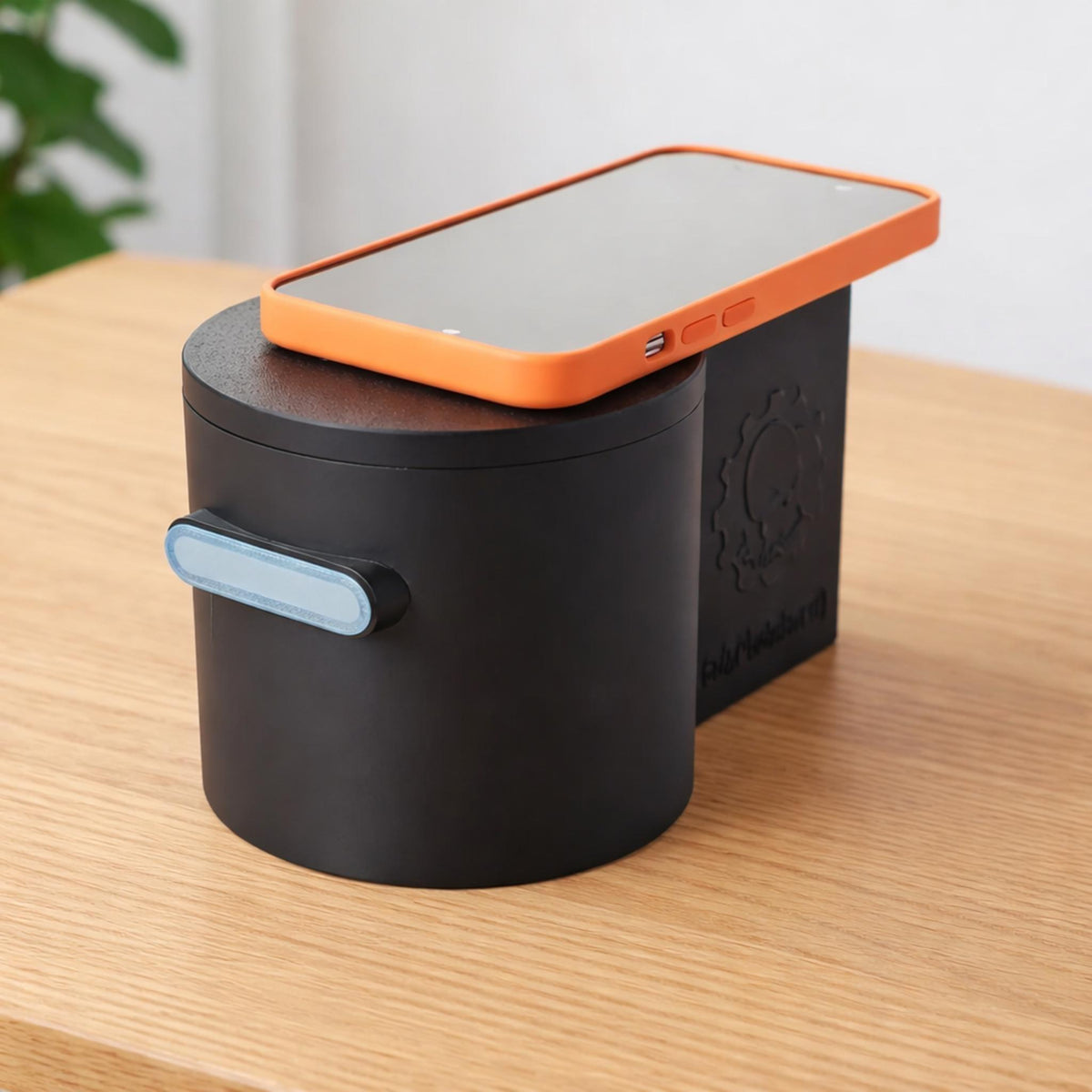 Smartphone Coin Photo Box | Compact Photography Tool for Collectors, Macro Shots & Detail Display - MoreMiniaturesStudio