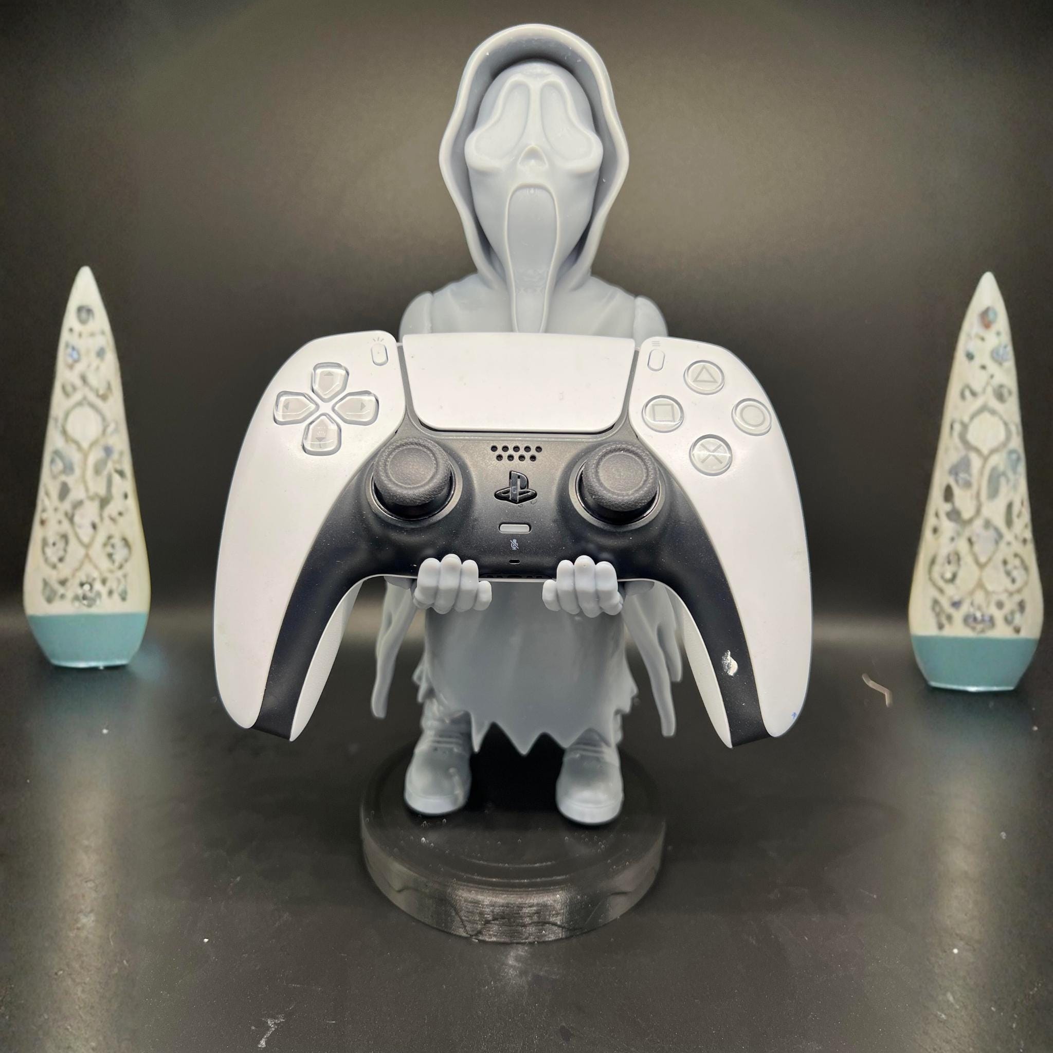 Horror Mask Controller Holder Stand | Gamepad Display Dock | Spooky Gamer Desk Decor | Controller Storage | Gift for Gamers - MoreMiniaturesStudio