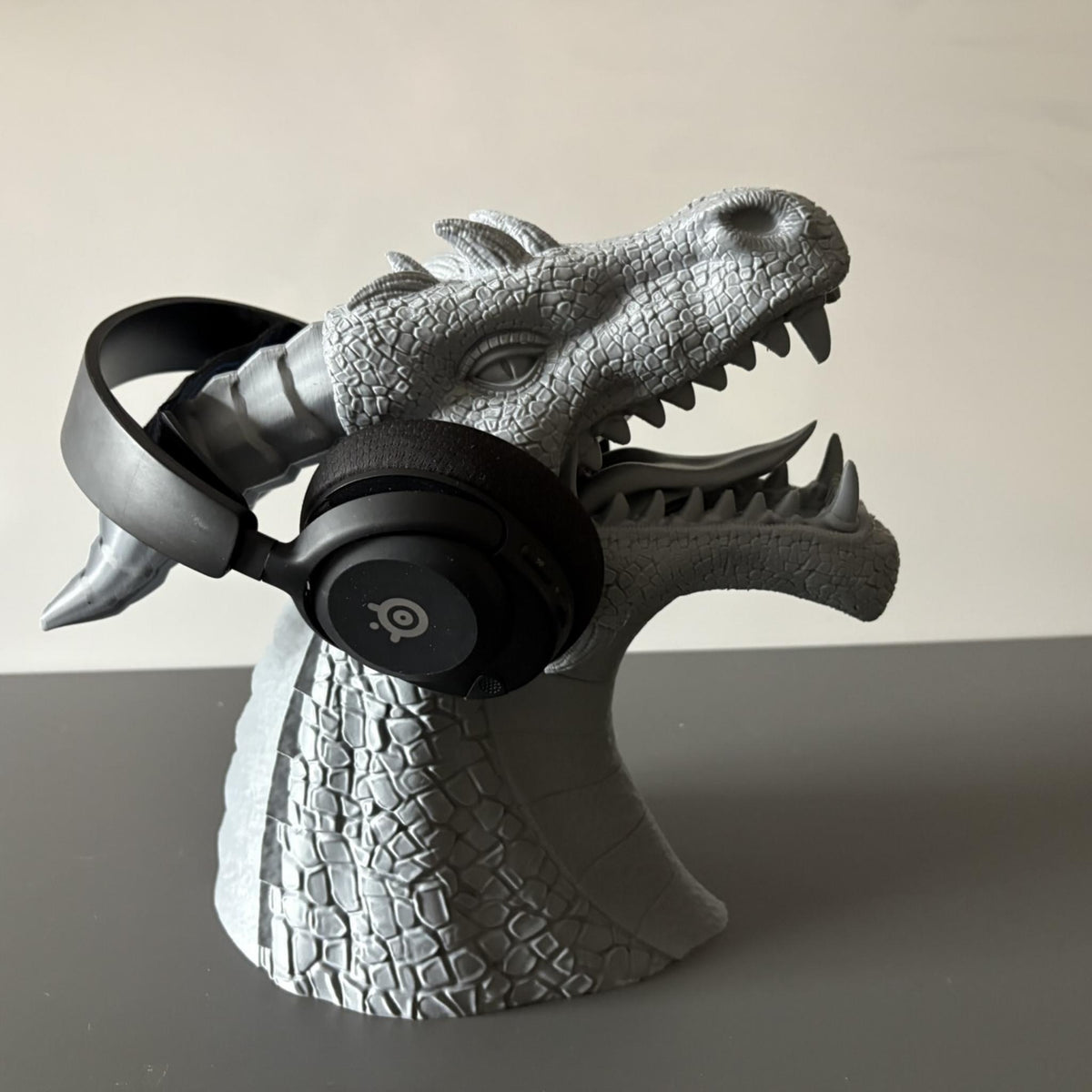 Dragon Head Headphone Stand | Fantasy Desk Decor | Gaming Headset Holder | RPG Display Stand | Gothic Desktop Accessory Gift - MoreMiniaturesStudio