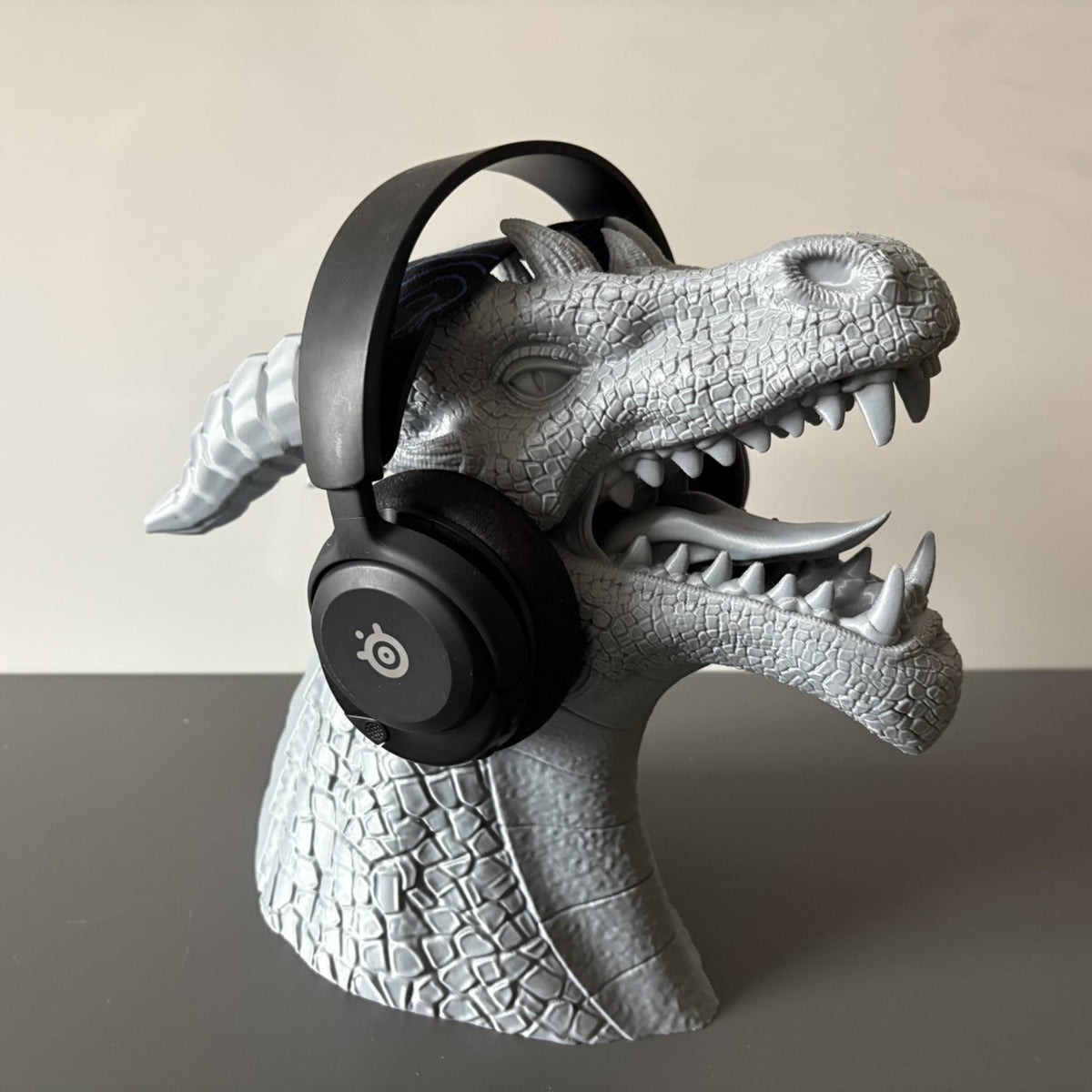 Dragon Head Headphone Stand | Fantasy Desk Decor | Gaming Headset Holder | RPG Display Stand | Gothic Desktop Accessory Gift - MoreMiniaturesStudio