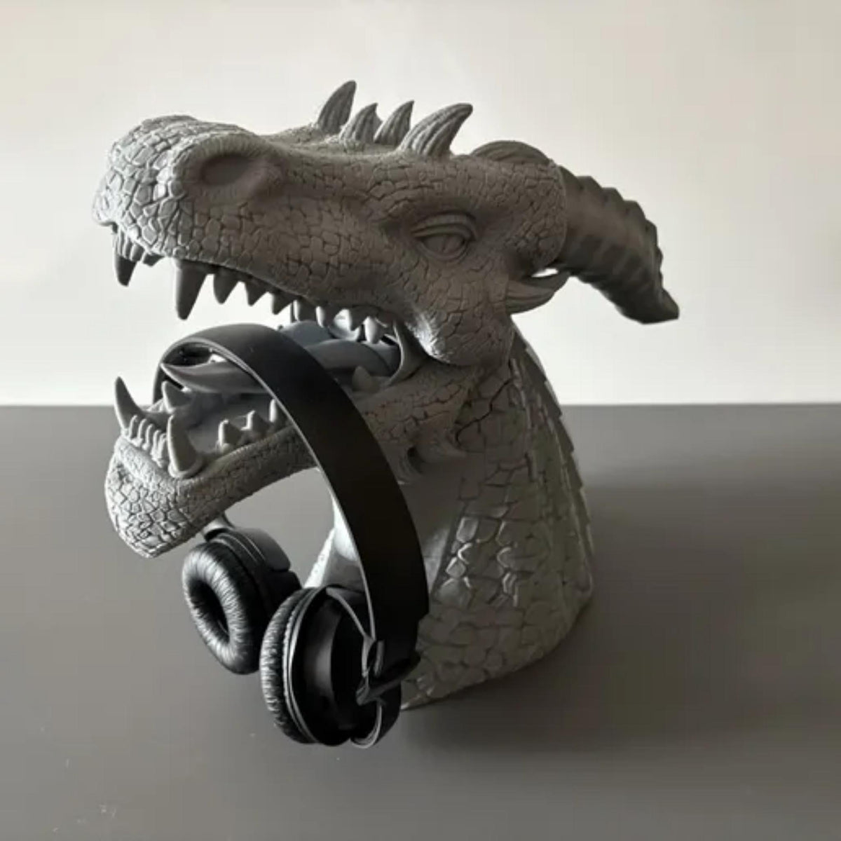 Dragon Head Headphone Stand | Fantasy Desk Decor | Gaming Headset Holder | RPG Display Stand | Gothic Desktop Accessory Gift - MoreMiniaturesStudio