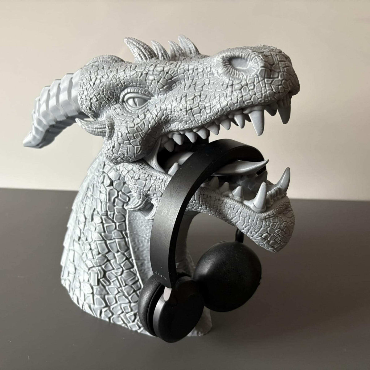 Dragon Head Headphone Stand | Fantasy Desk Decor | Gaming Headset Holder | RPG Display Stand | Gothic Desktop Accessory Gift - MoreMiniaturesStudio