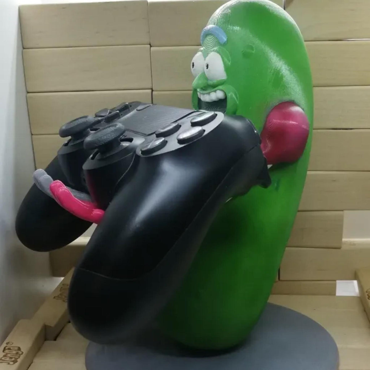 Pickle Character Controller Holder Stand | Funny Gamer Desk Decor | Gamepad Display Dock | Controller Storage Stand | Gift for Gamers - MoreMiniaturesStudio
