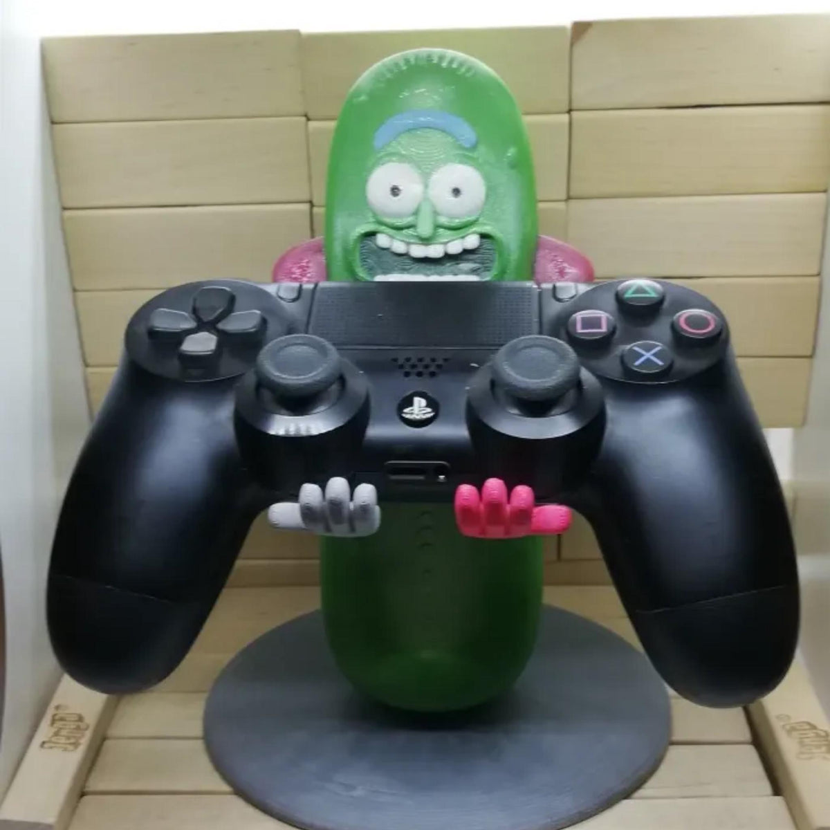 Pickle Character Controller Holder Stand | Funny Gamer Desk Decor | Gamepad Display Dock | Controller Storage Stand | Gift for Gamers - MoreMiniaturesStudio