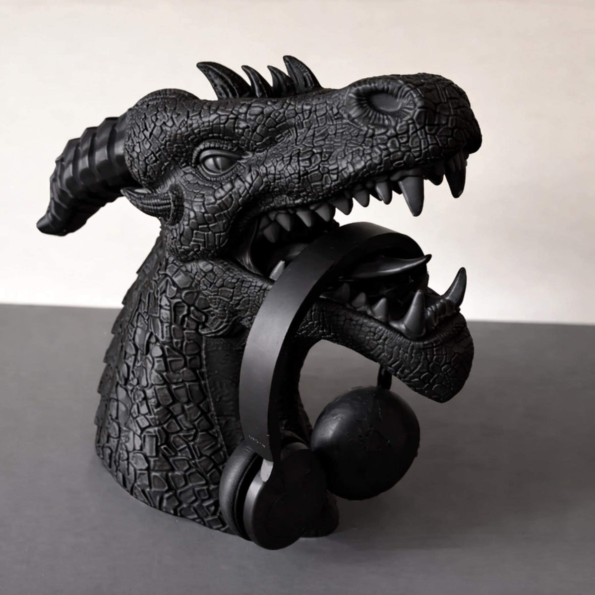 Dragon Head Headphone Stand | Fantasy Desk Decor | Gaming Headset Holder | RPG Display Stand | Gothic Desktop Accessory Gift - MoreMiniaturesStudio