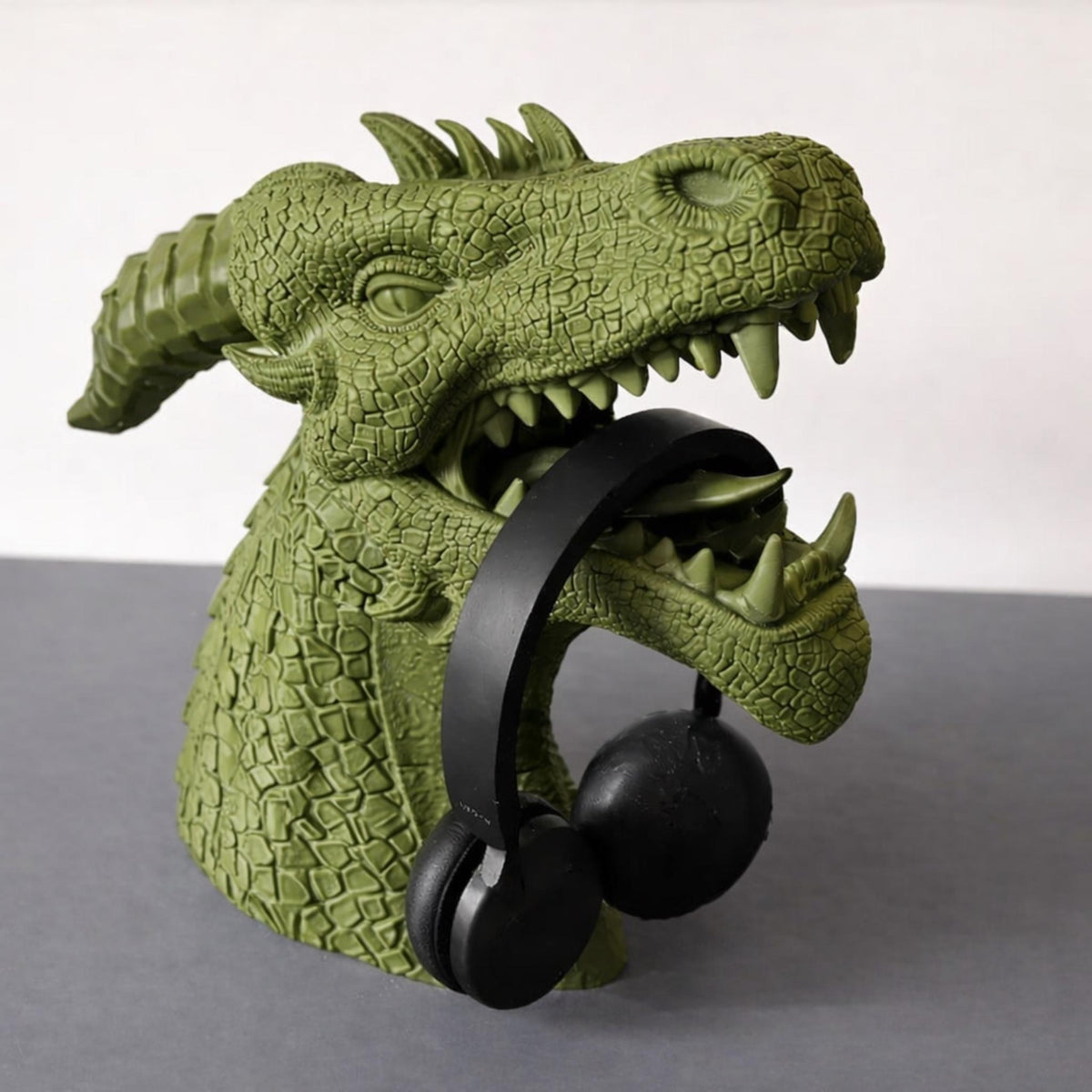Dragon Head Headphone Stand | Fantasy Desk Decor | Gaming Headset Holder | RPG Display Stand | Gothic Desktop Accessory Gift - MoreMiniaturesStudio