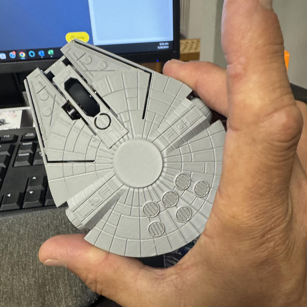 Sci Fi Spaceship Wireless Mouse | Millennium Style Falcon Mouse | Gaming Computer Mouse | Desk Setup Accessory | Movie Inspired Gift - StickShopUK