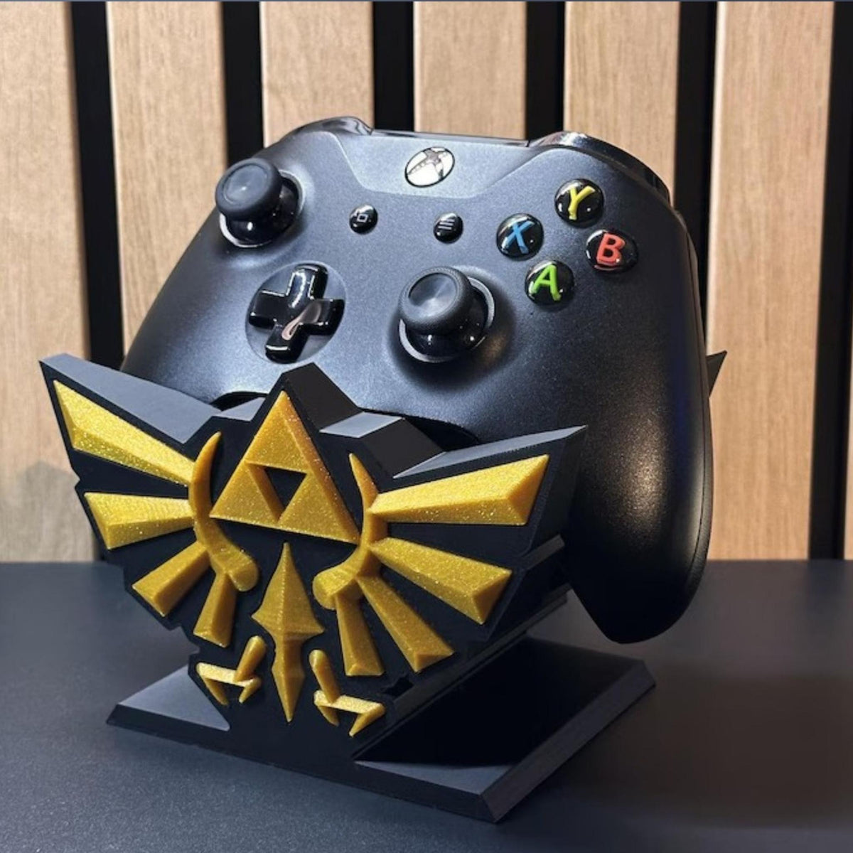 Royal Crest Controller Stand Fantasy Gaming Controller Holder Desk Display Gamer Setup Decor Console Controller Display Stand - StickShopUK