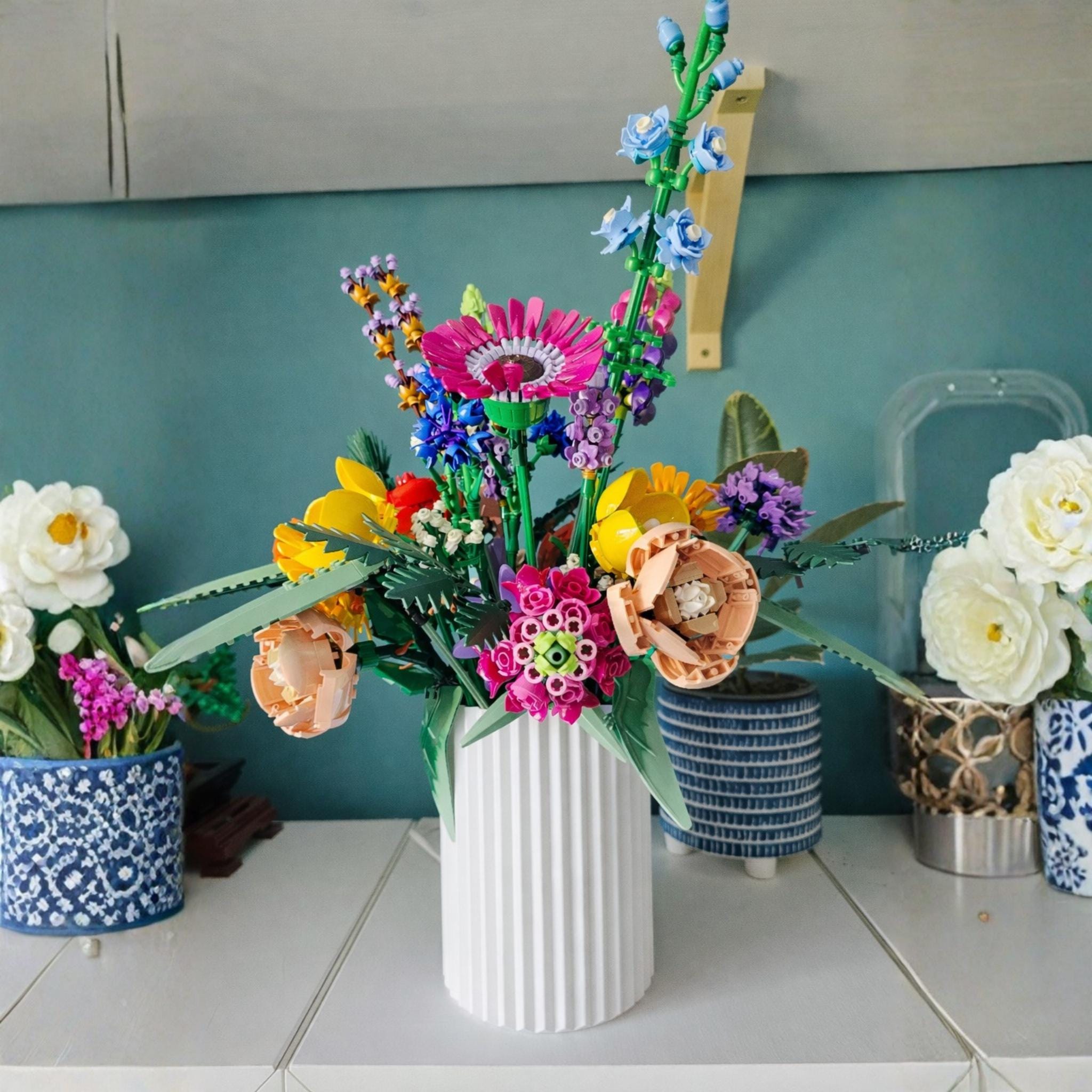 Modern Ribbed Vase for Brick Flower Sets, Minimal Display Pot, Decorative Holder for Buildable Botanical Arrangements - PrinthauscoGB