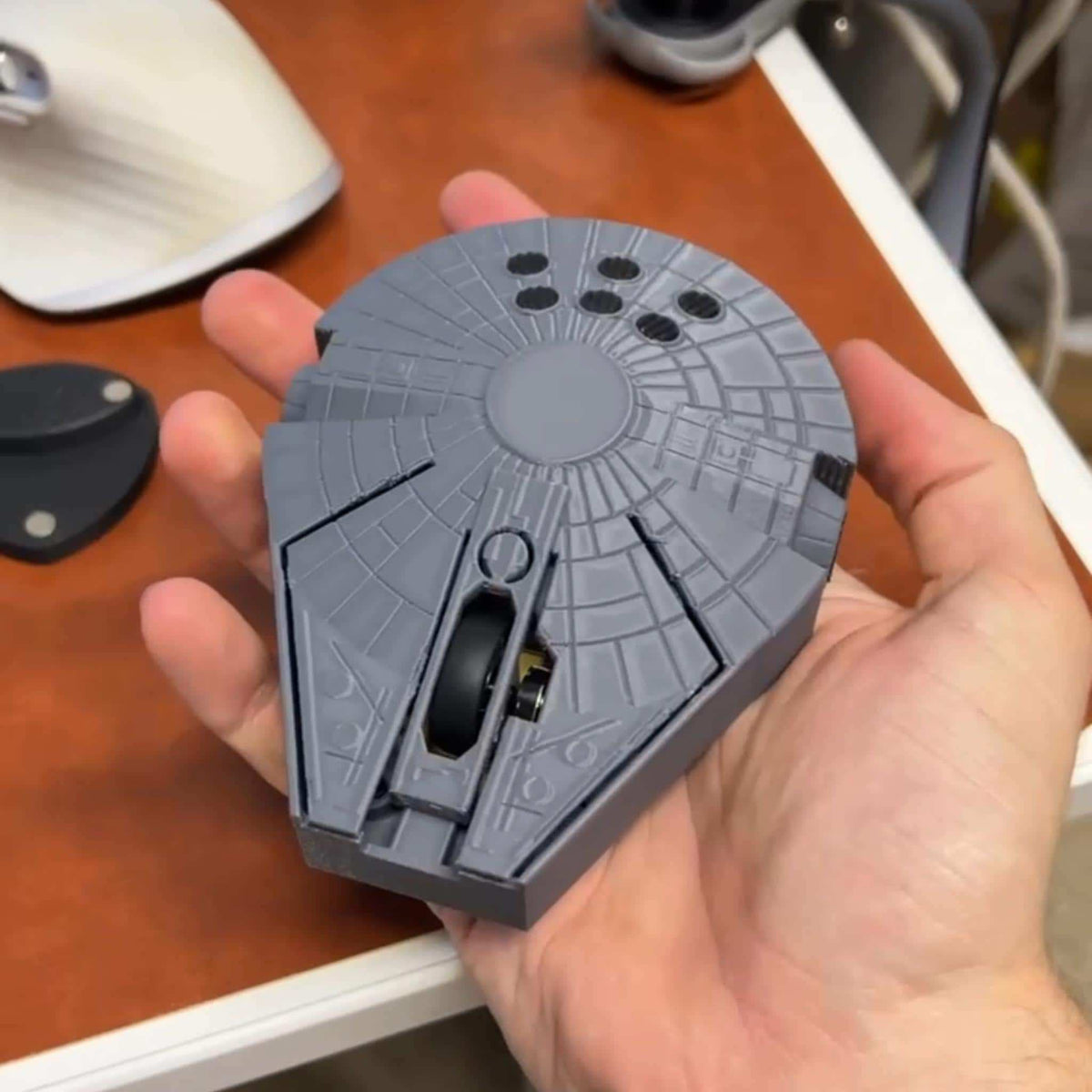 Sci Fi Spaceship Wireless Mouse | Millennium Style Falcon Mouse | Gaming Computer Mouse | Desk Setup Accessory | Movie Inspired Gift - StickShopUK