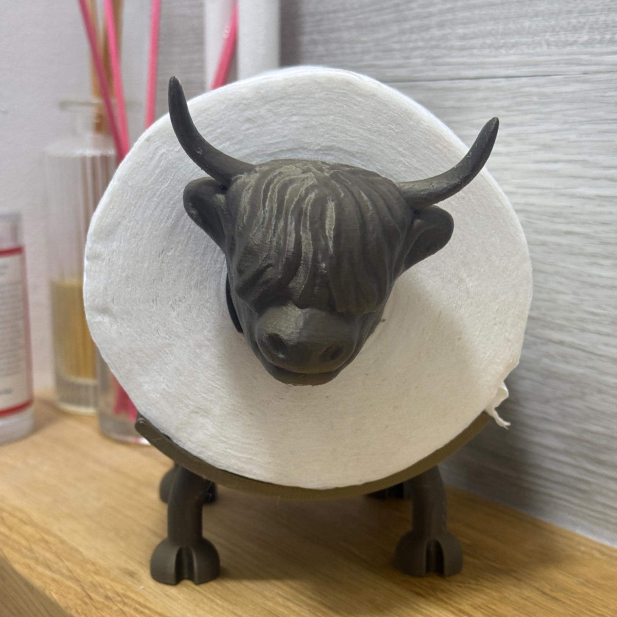 Highland Cow Toilet Roll Holder | Farmhouse Bathroom Decor | Cute Animal Toilet Paper Stand | Rustic Home Gift