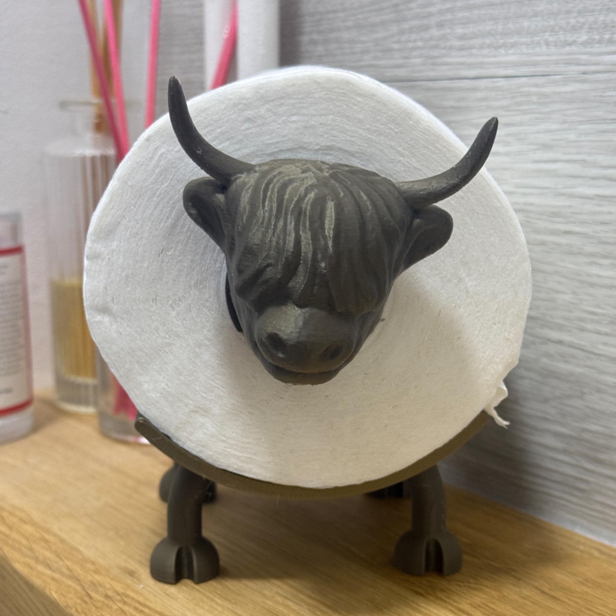 Highland Cow Toilet Roll Holder | Farmhouse Bathroom Decor | Cute Animal Toilet Paper Stand | Rustic Home Gift
