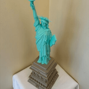 Statue of Liberty Miniature Replica – Collector Desk Figurine