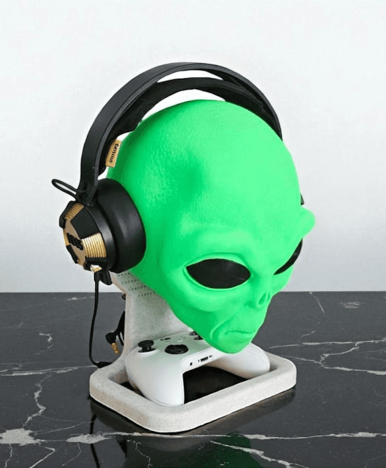 Alien-Inspired AirPods Pro Case | Sci-Fi Gaming Novelty