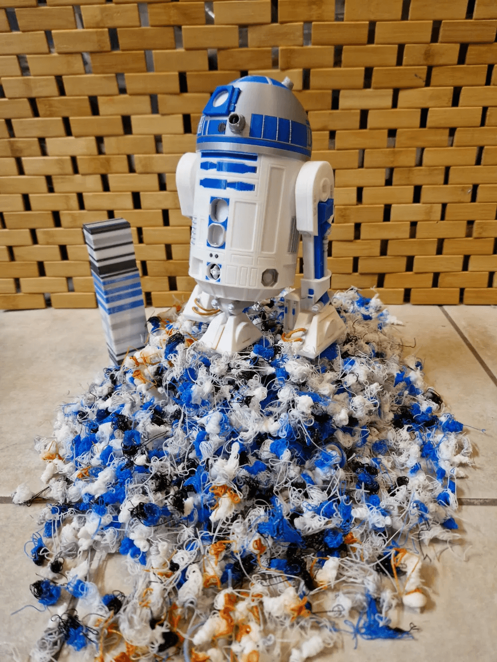 R2-D2 Inspired Pen Holder – Star Wars Fan Desk Organiser
