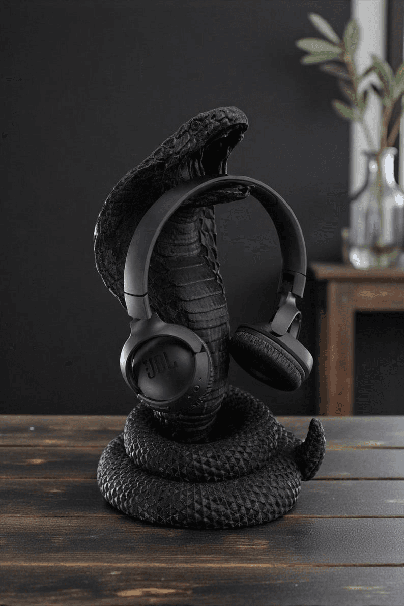 King Cobra Headphone Stand – Sculpted Snake Gaming Desk Decor