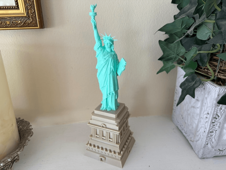 Statue of Liberty Miniature Replica – Collector Desk Figurine