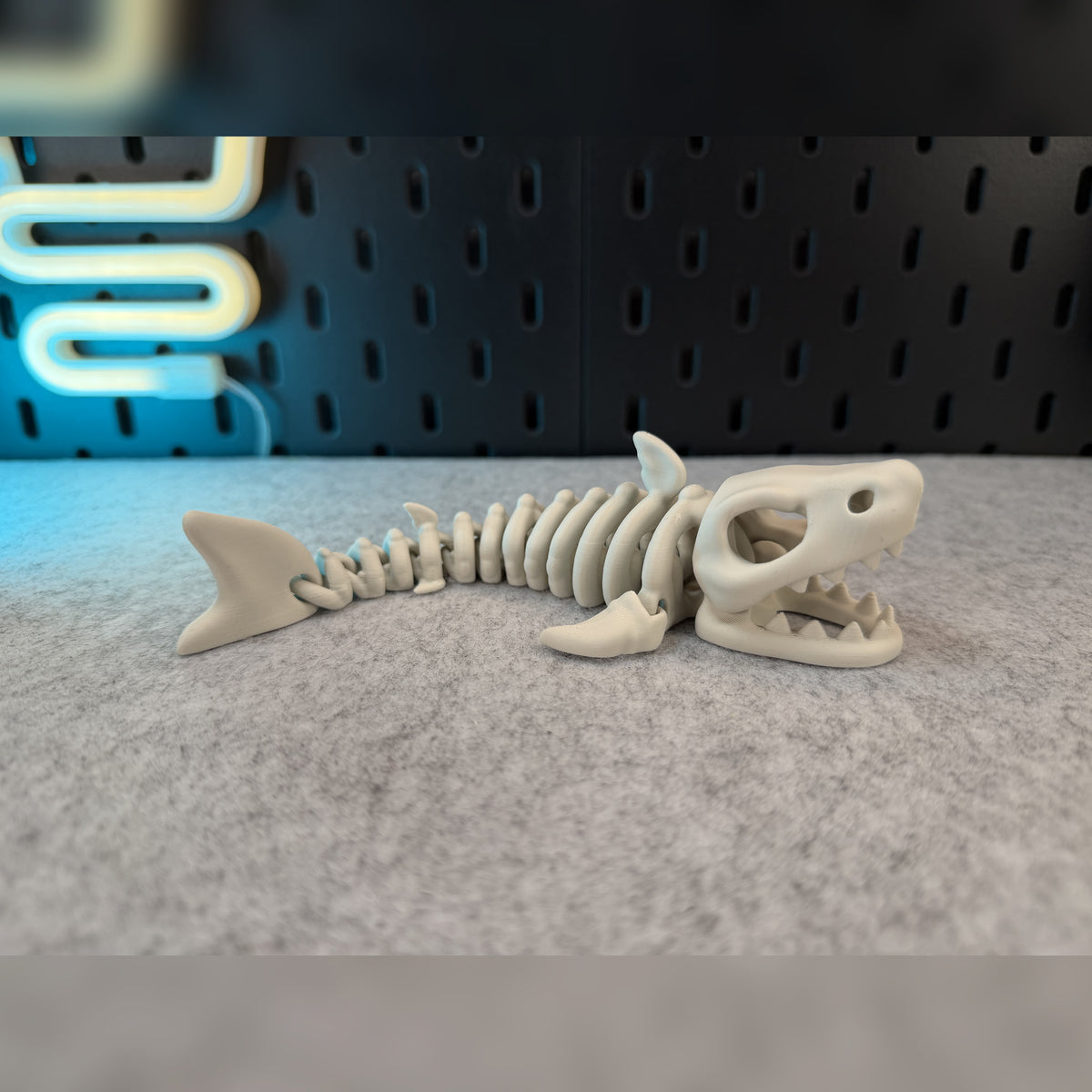 Articulated Skeleton Shark Fidget Toy – Poseable Desk Decor
