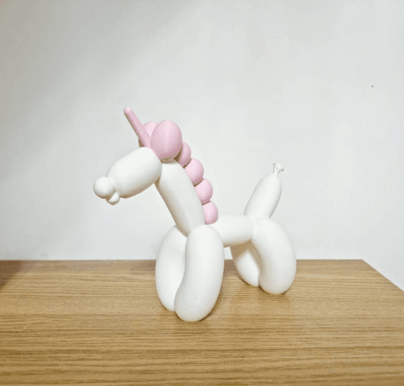 Balloon Unicorn Novelty Figure – White & Pink Sculpture