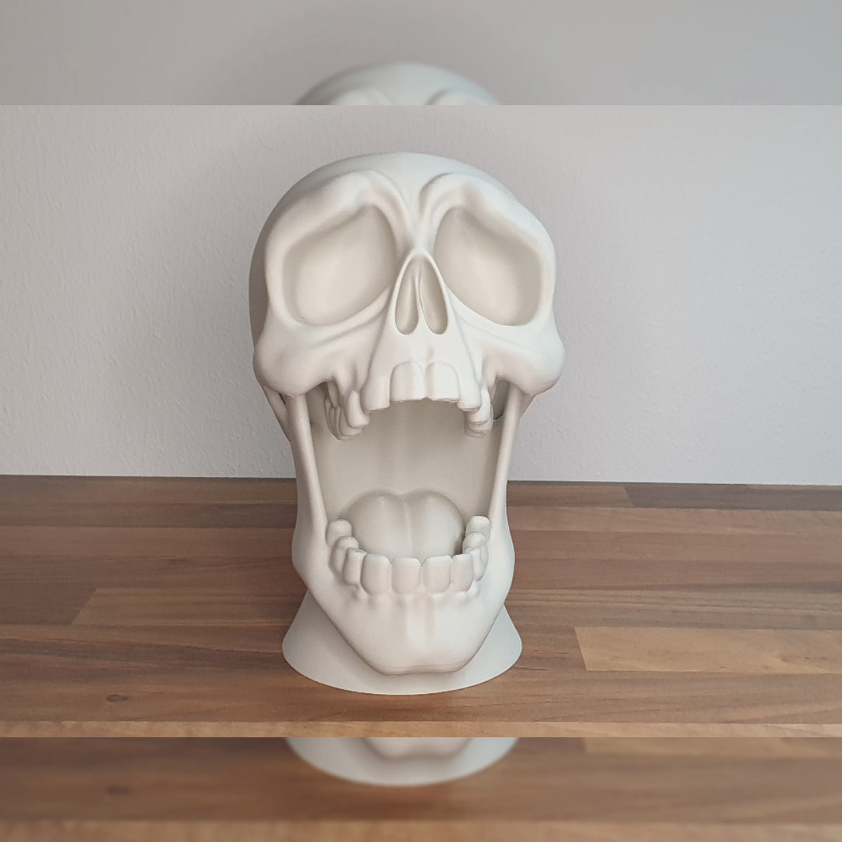 Screaming Skull Headphone & Controller Stand for Gamers