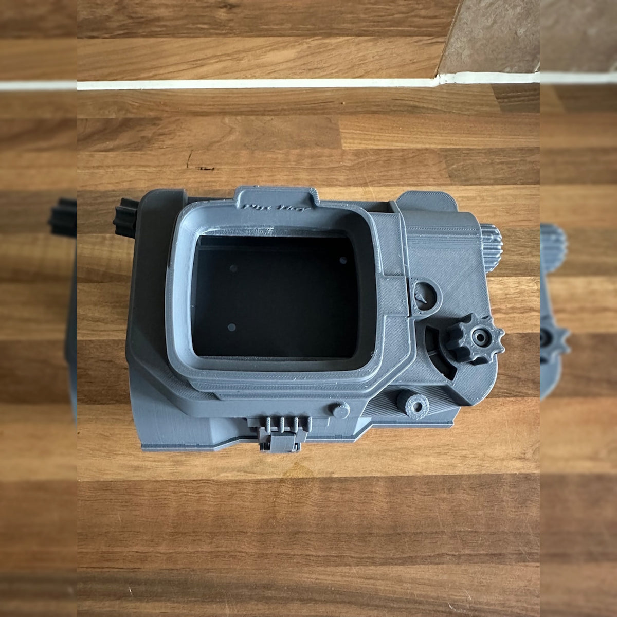 Fallout-Inspired Pip-Boy 3000 Wearable Cosplay Prop