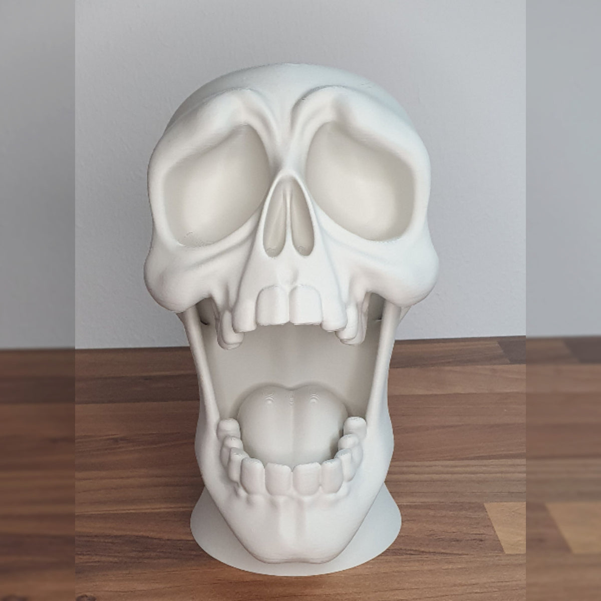 Screaming Skull Headphone & Controller Stand for Gamers