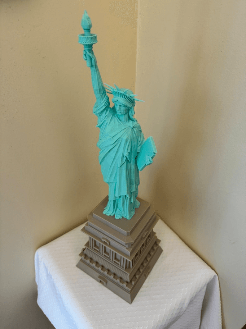 Statue of Liberty Miniature Replica – Collector Desk Figurine