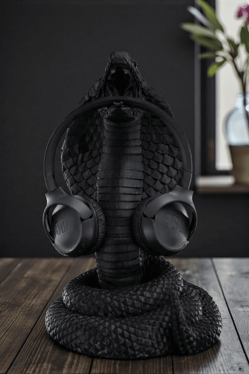 King Cobra Headphone Stand – Sculpted Snake Gaming Desk Decor