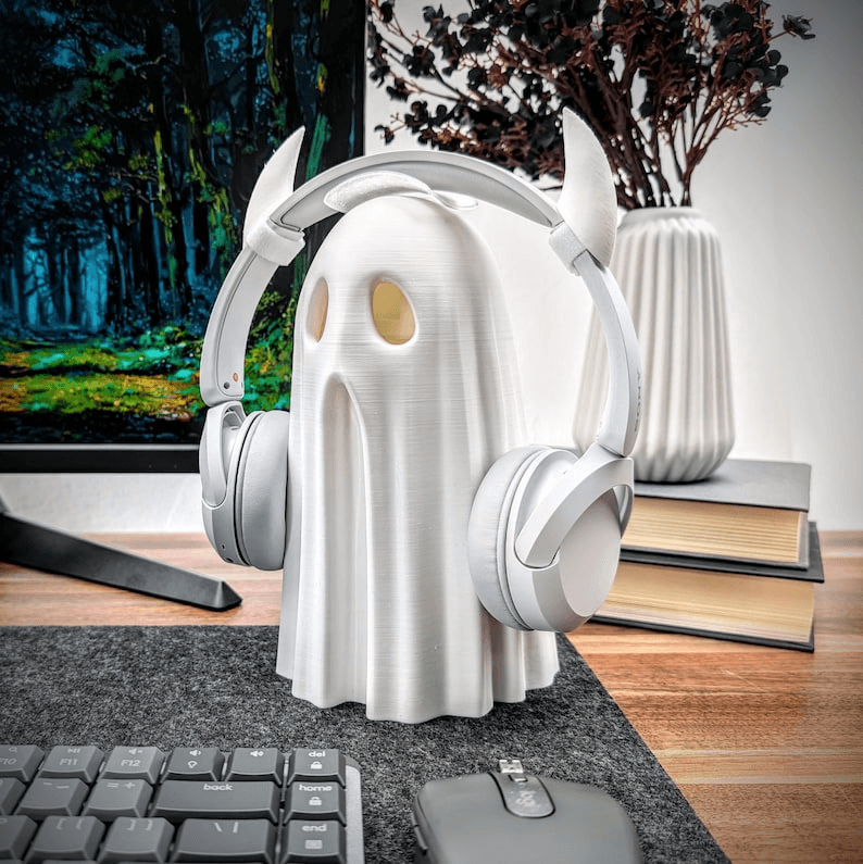 Kawaii Ghost Headphone Stand – Cute Spooky Desk Decor