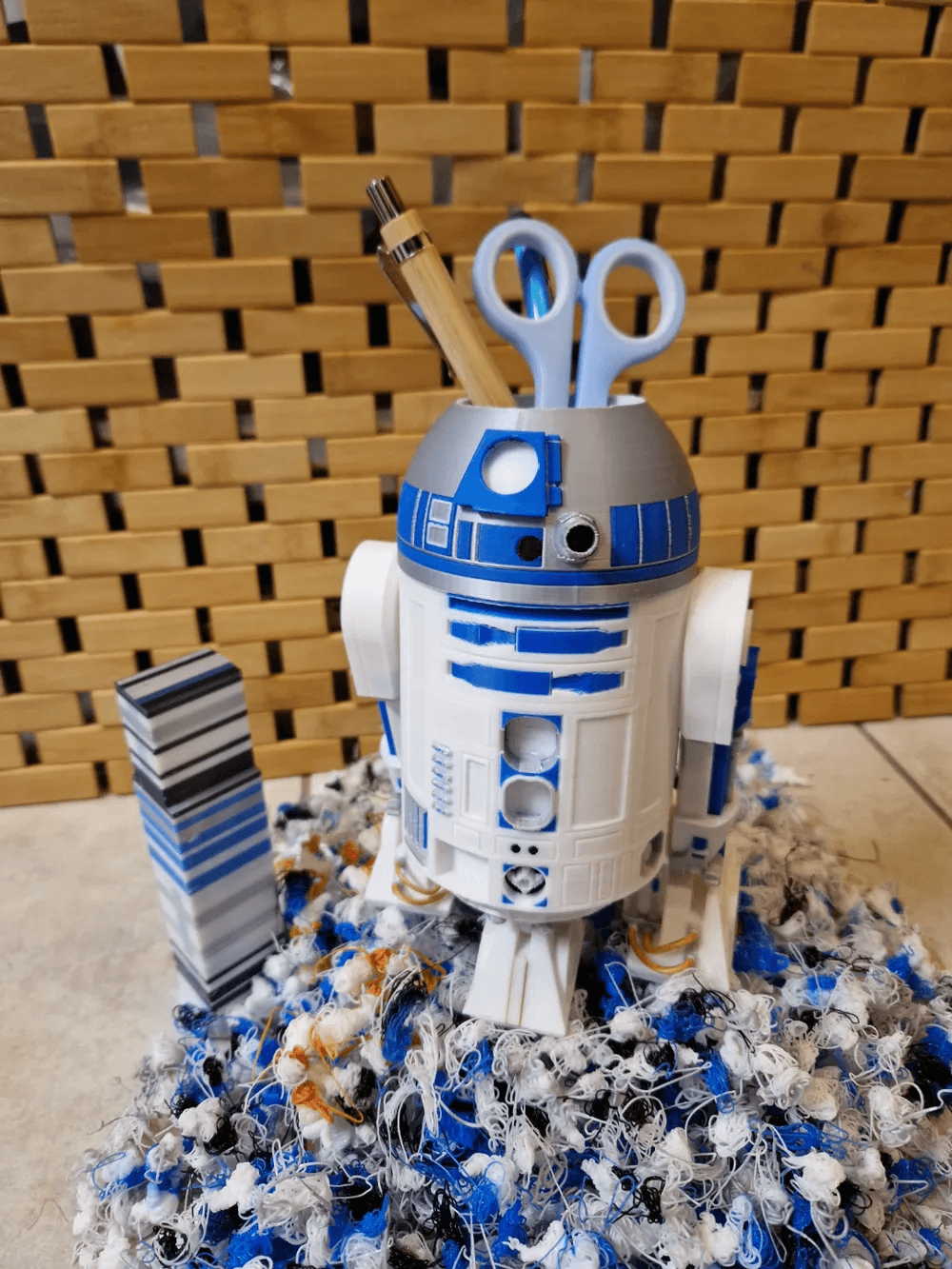 R2-D2 Inspired Pen Holder – Star Wars Fan Desk Organiser