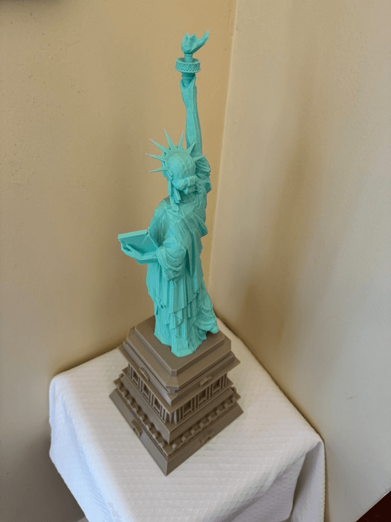Statue of Liberty Miniature Replica – Collector Desk Figurine