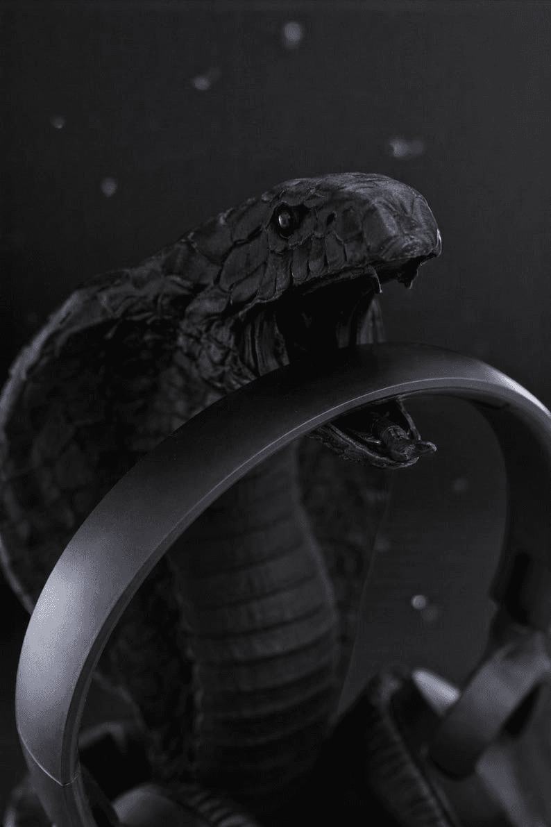 King Cobra Headphone Stand – Sculpted Snake Gaming Desk Decor