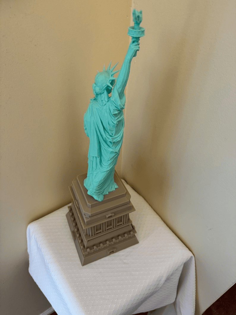 Statue of Liberty Miniature Replica – Collector Desk Figurine