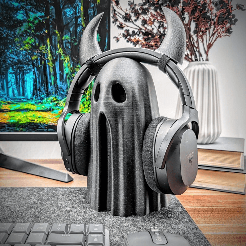 Kawaii Ghost Headphone Stand – Cute Spooky Desk Decor