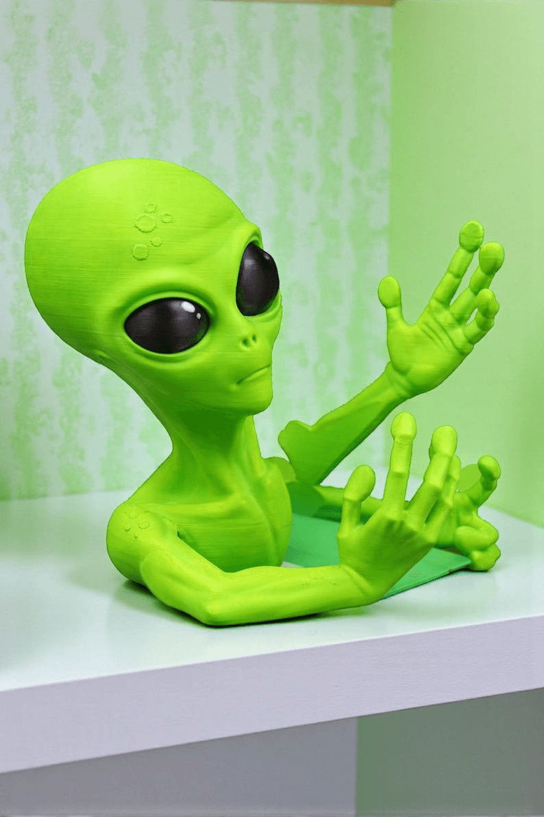 Alien Bookend – Sci-Fi Shelf Decor for Space Fans