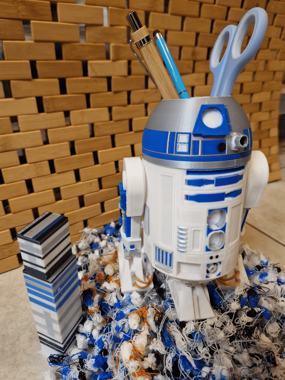 R2-D2 Inspired Pen Holder – Star Wars Fan Desk Organiser
