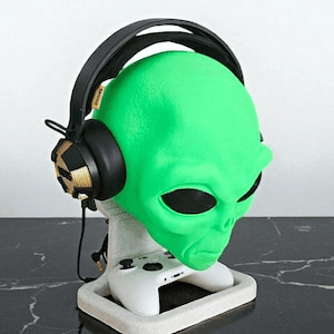 Alien-Inspired AirPods Pro Case | Sci-Fi Gaming Novelty