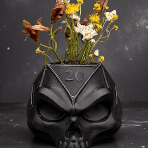 D20 Skull Plant Pot – Gothic Gamer Desk Planter