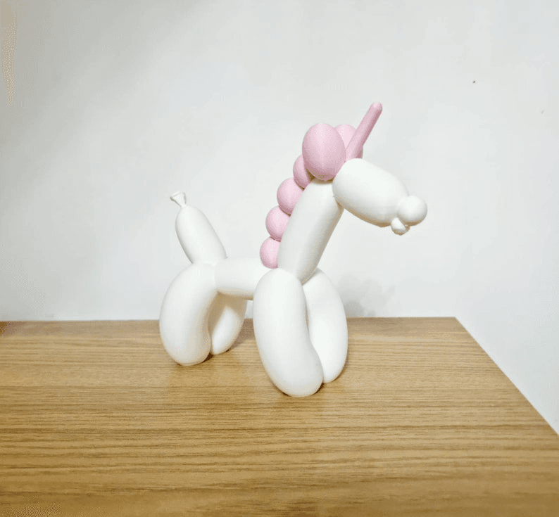 Balloon Unicorn Novelty Figure – White & Pink Sculpture