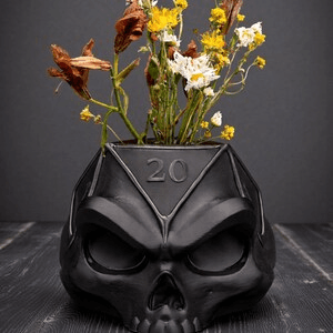 D20 Skull Plant Pot – Gothic Gamer Desk Planter