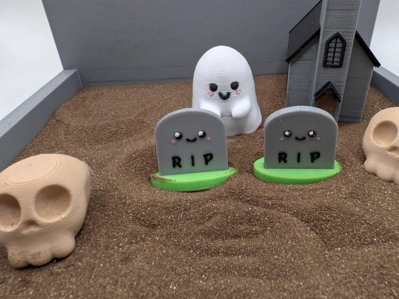 Graveyard Zen Garden Pen Pot – Gothic Desk Organiser