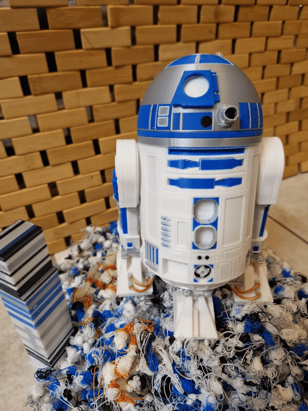 R2-D2 Inspired Pen Holder – Star Wars Fan Desk Organiser